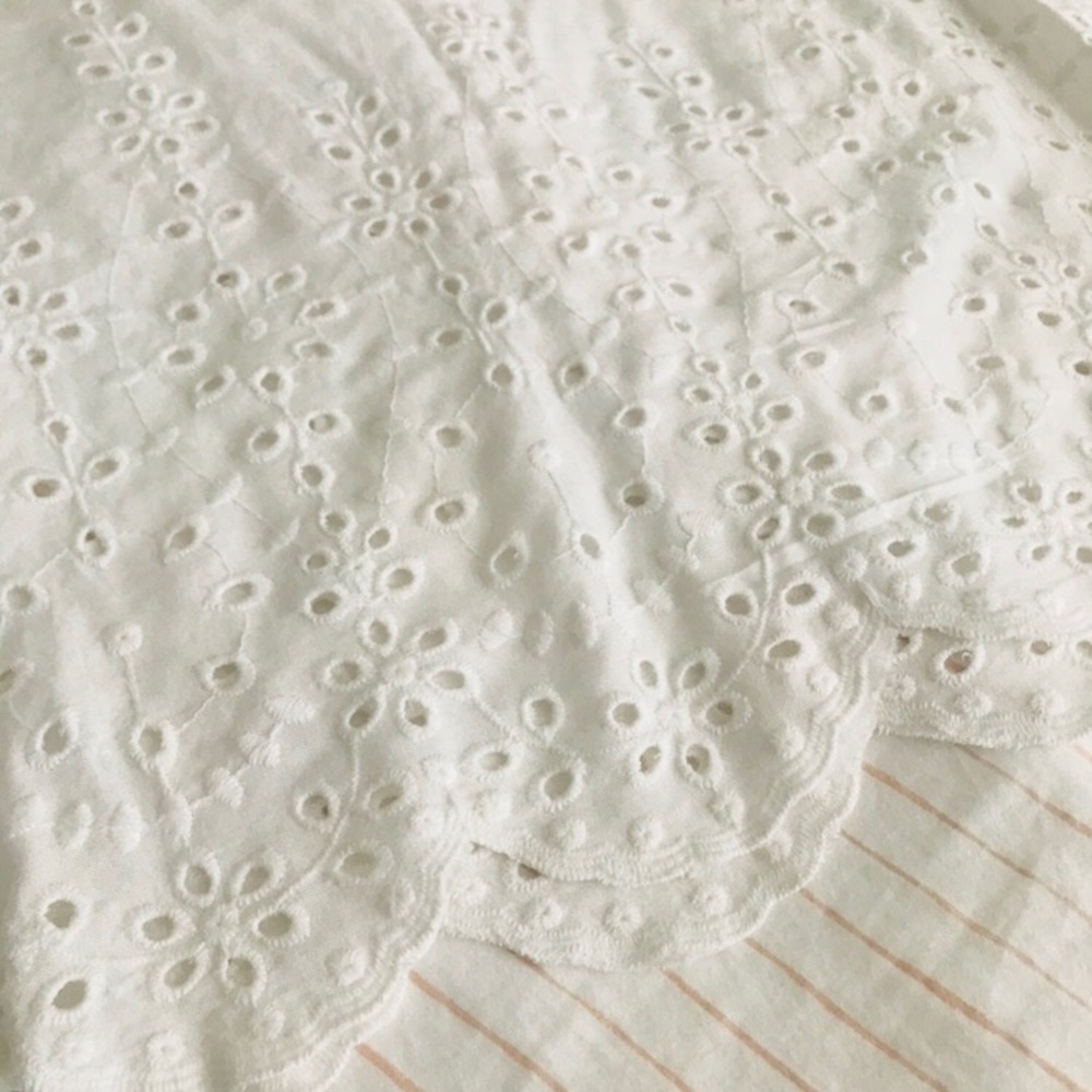 WHITE DETAILED TOP - Picture 3 of 4